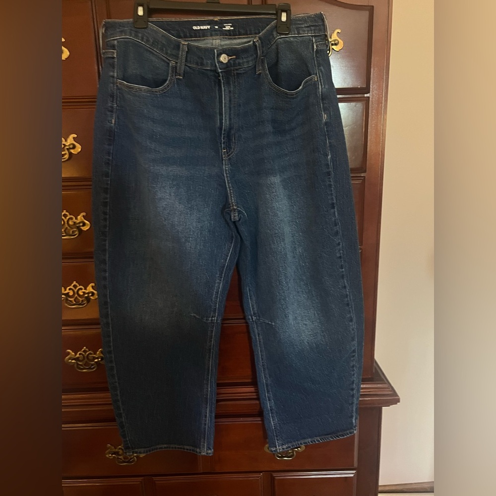 Old Navy Barrel leg cropped jeans